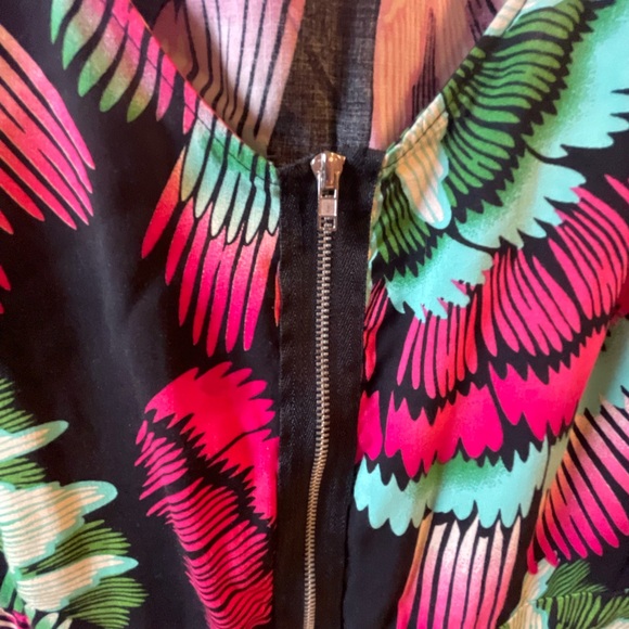 Women floral dress, short length with pockets like new size lg - Picture 2 of 3